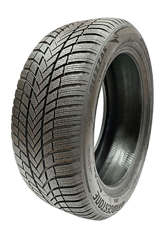 Купити шини Bridgestone BLIZZAK LM005 245/50 R18 104V XL